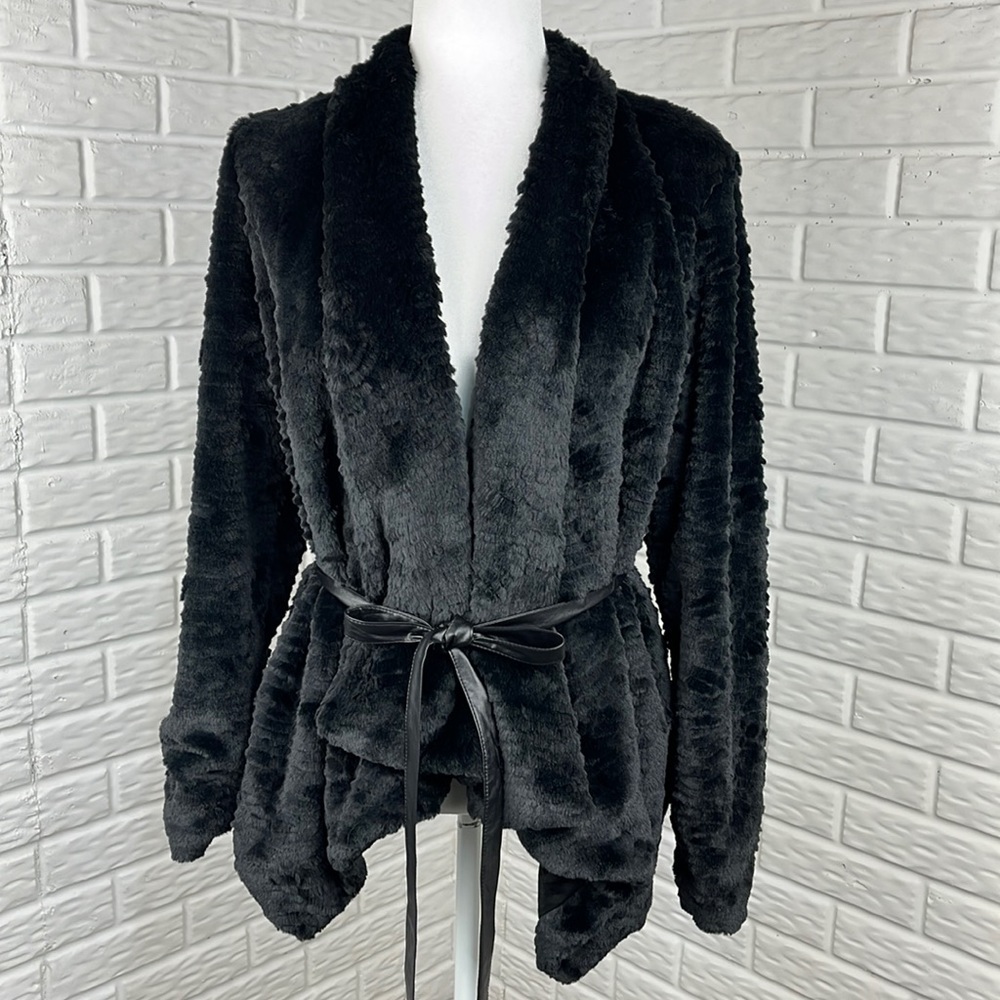 DOLCE CABO FAUX FUR BLACK SO SOFT ASYMMETRICAL HEM JACKET VEGAN STRAP SZ LG